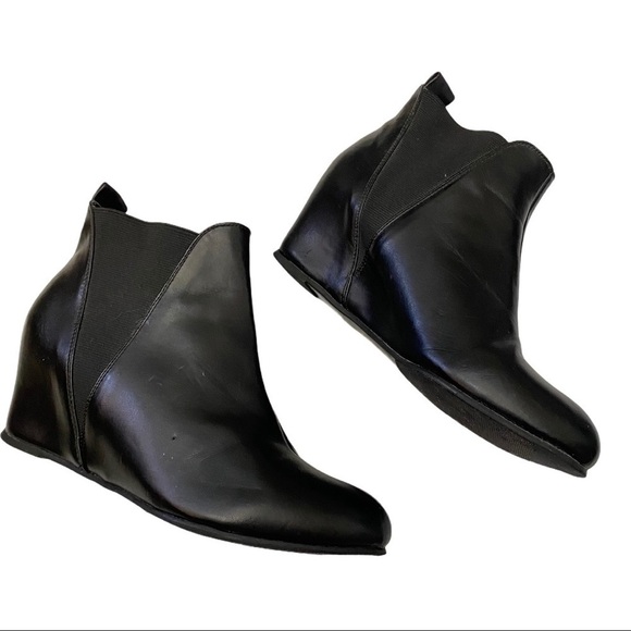 Forever 21 Hidden Wedge Black Booties Sz 5.5 - Picture 2 of 8